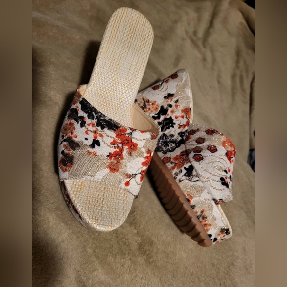 NEW Floral Slip-on Wedges - Picture 10 of 11